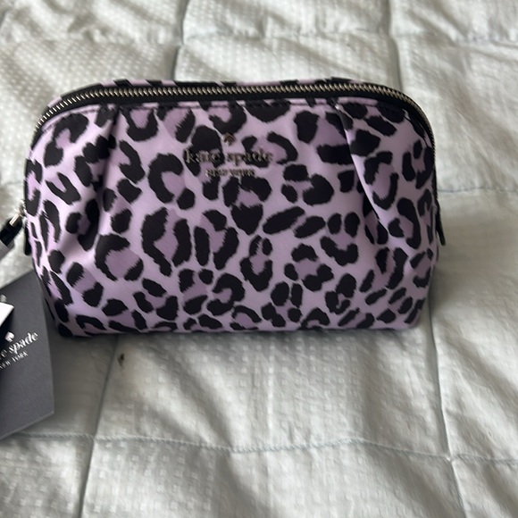 AVAILABLE- Kate Spade Chelsea makeup bag NWT - Picture 2 of 3